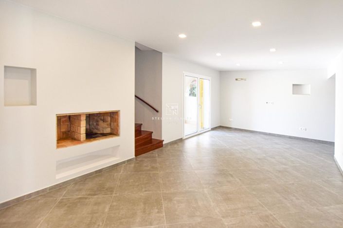 Image No.3-3 Bed Townhouse for sale