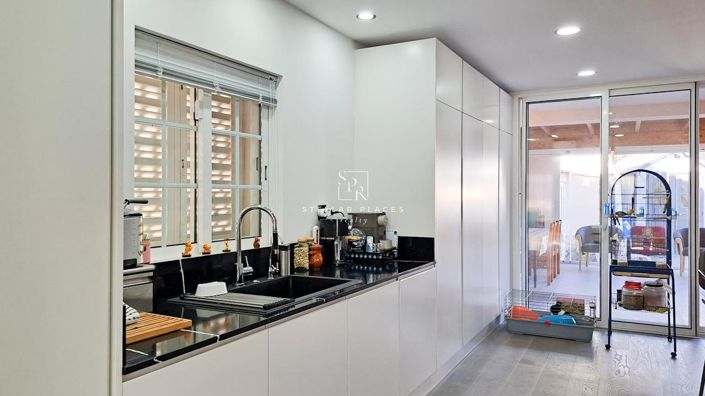 Image No.4-4 Bed Villa for sale