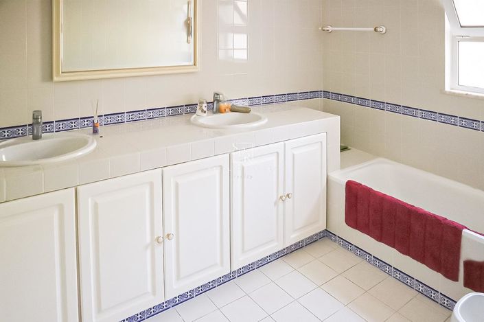 Image No.16-3 Bed Property for sale