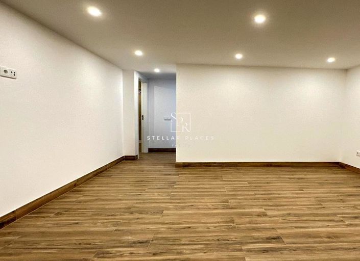 Image No.11-5 Bed Townhouse for sale