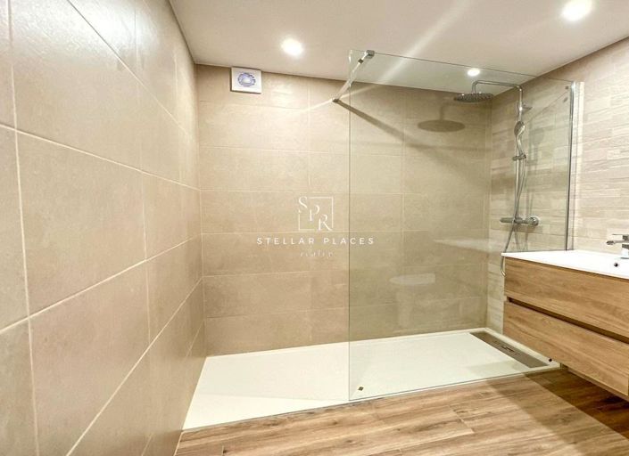 Image No.12-5 Bed Townhouse for sale