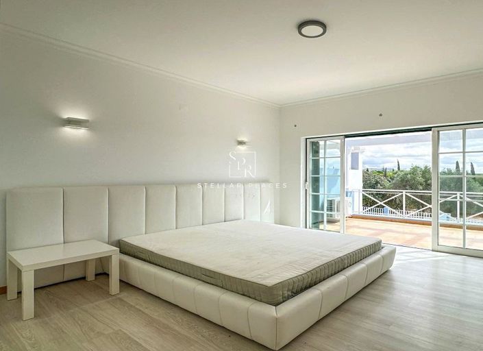 Image No.6-5 Bed Townhouse for sale