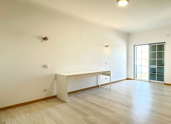 Image No.7-5 Bed Townhouse for sale