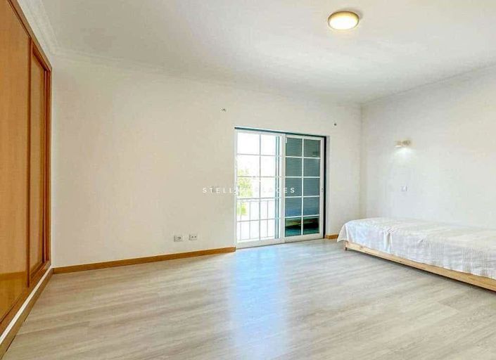 Image No.8-5 Bed Townhouse for sale