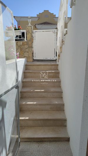 Image No.17-4 Bed Townhouse for sale