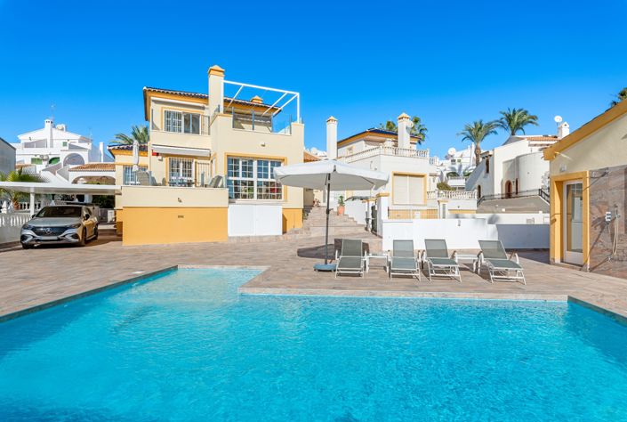 Image No.1-4 Bed Villa for sale