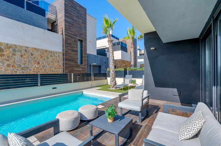 Image No.3-4 Bed Villa for sale