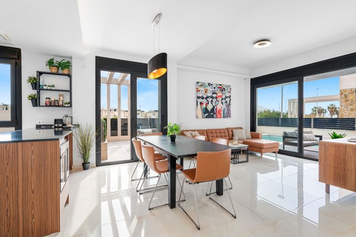 Image No.10-4 Bed Villa for sale