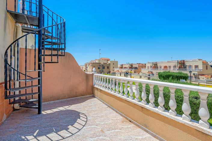 Image No.29-3 Bed Townhouse for sale