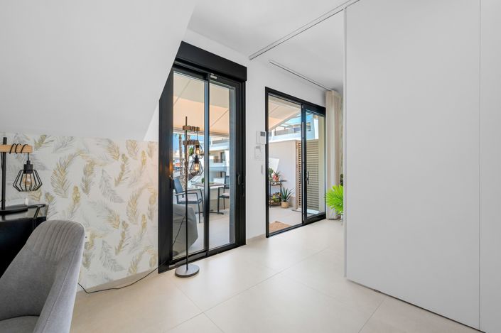 Image No.23-3 Bed Apartment for sale