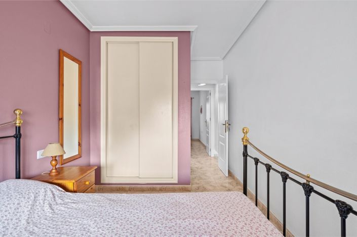 Image No.13-3 Bed Townhouse for sale