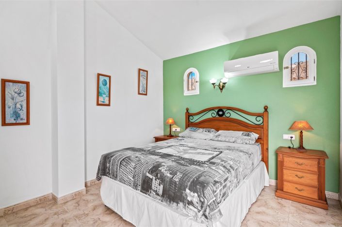 Image No.16-3 Bed Townhouse for sale