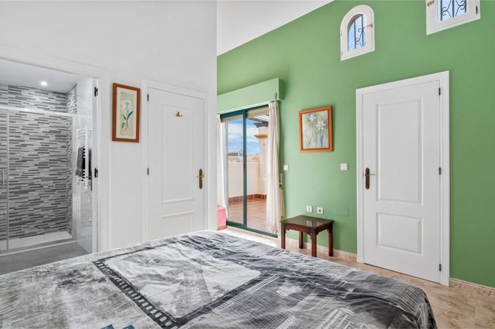 Image No.17-3 Bed Townhouse for sale