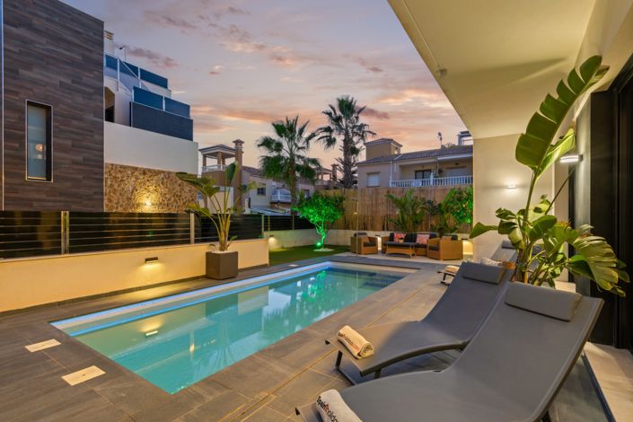 Image No.3-Villa de 4 chambres à vendre à Orihuela Costa