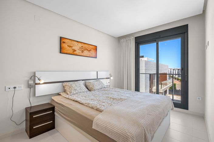 Image No.11-3 Bed Apartment for sale