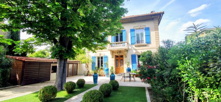 Image No.3-12 Bed Property for sale