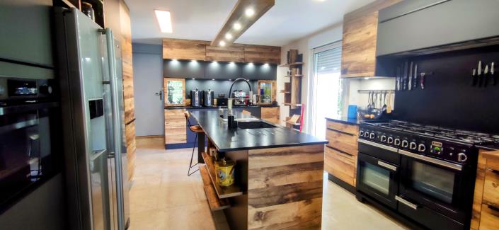 Image No.15-12 Bed Property for sale