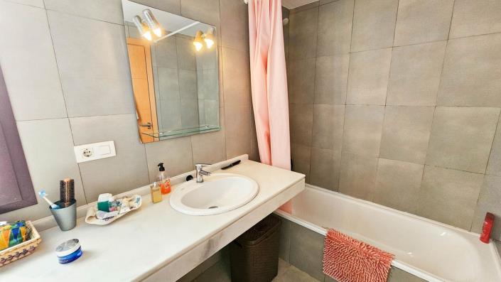 Image No.26-2 Bed Apartment for sale