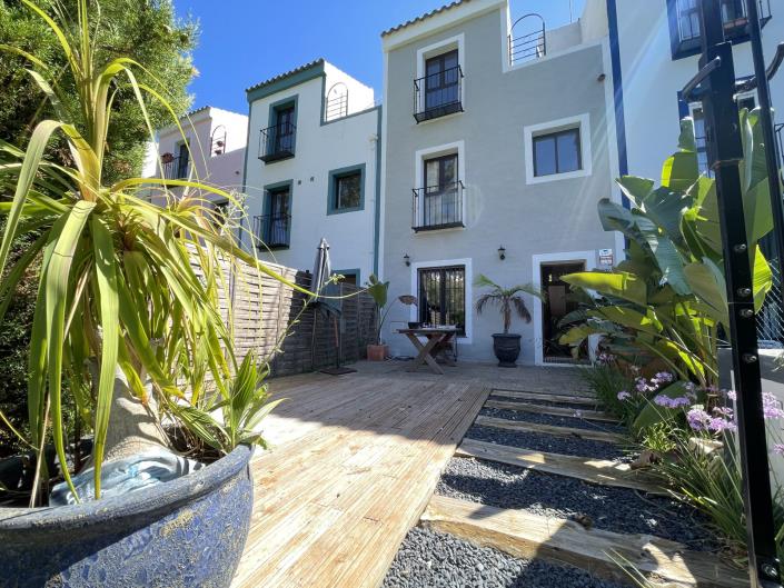Image No.1-3 Bed Townhouse for sale
