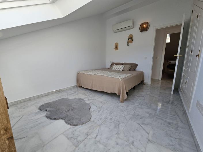 Image No.10-3 Bed Townhouse for sale