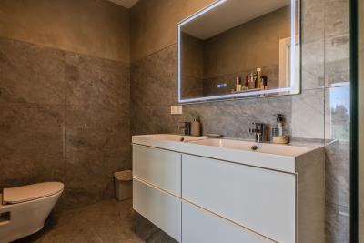 12-53013098fcab6c38b1379cd33298e050