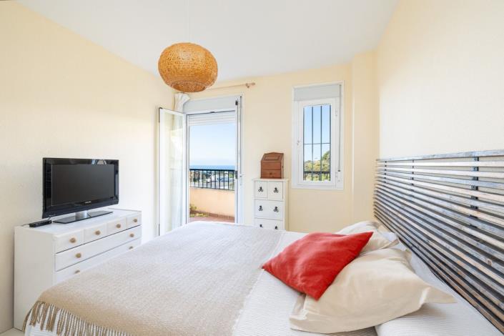 Image No.8-2 Bed Apartment for sale