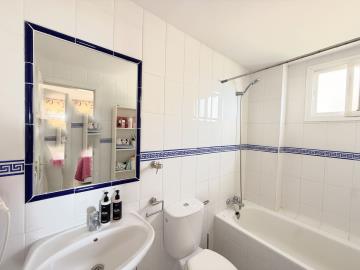 16-ec67b526875bf0124b6ce4328a754439