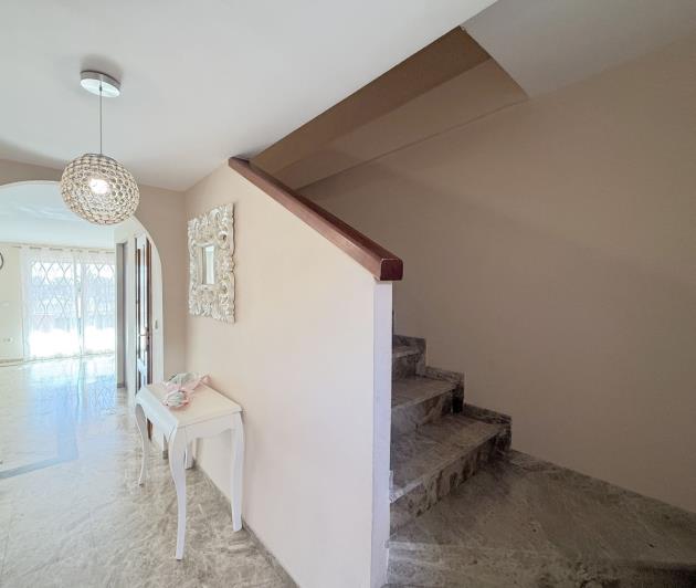 Image No.14-3 Bed Townhouse for sale