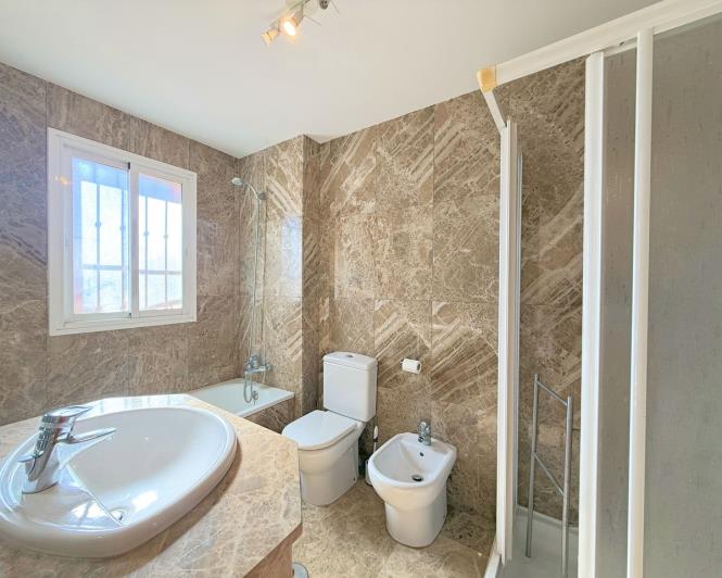 Image No.17-3 Bed Townhouse for sale