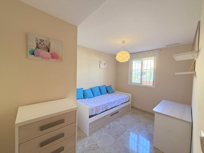 Image No.25-3 Bed Townhouse for sale