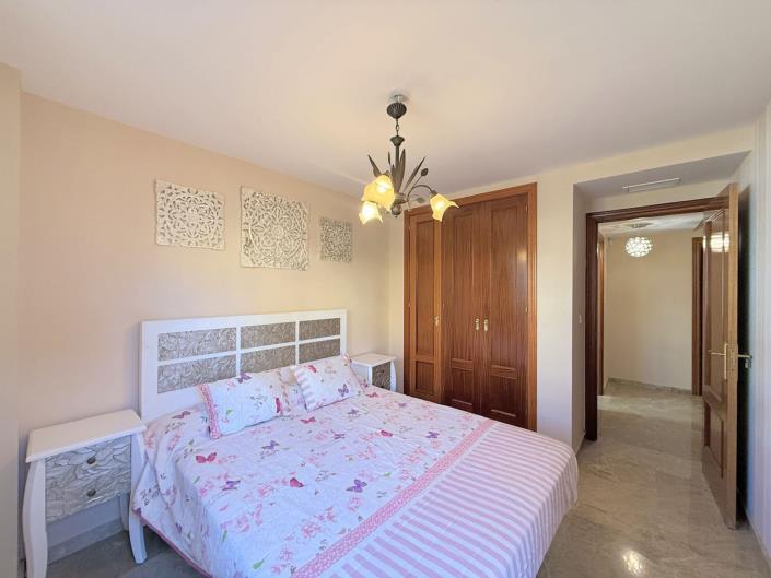 Image No.28-3 Bed Townhouse for sale