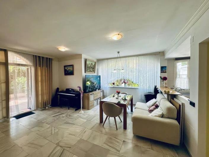 Image No.4-5 Bed Townhouse for sale