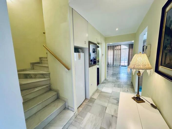 Image No.6-5 Bed Townhouse for sale