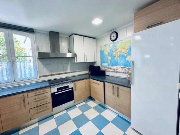 Image No.14-5 Bed Townhouse for sale