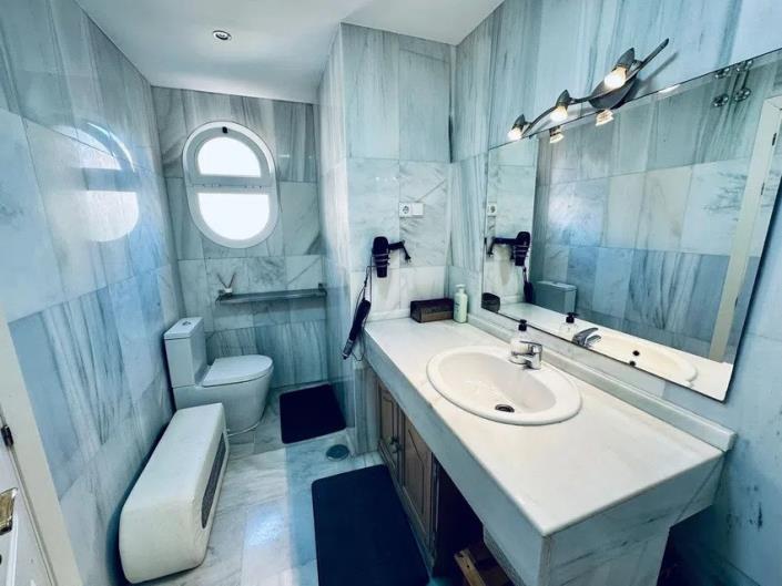 Image No.15-5 Bed Townhouse for sale