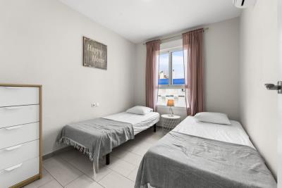 12-53013098fcab6c38b1379cd33298e050