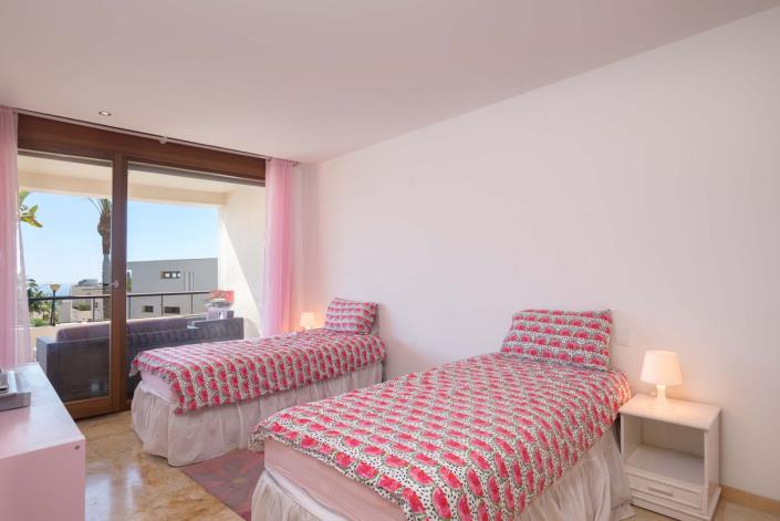 Image No.14-3 Bed Apartment for sale