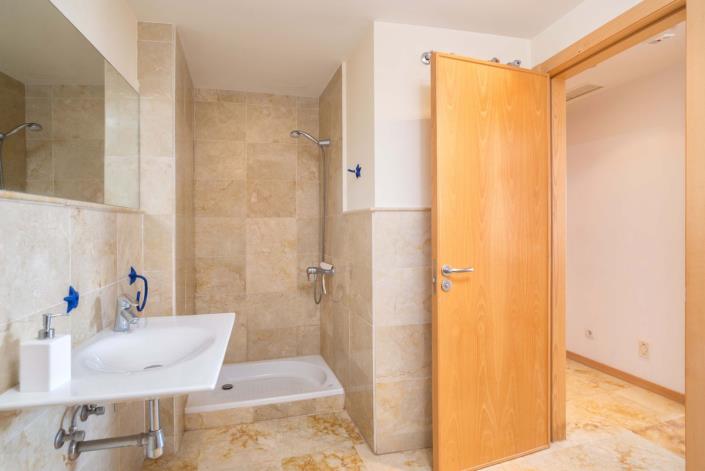 Image No.18-3 Bed Apartment for sale