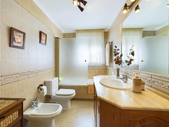 Image No.10-2 Bed Townhouse for sale