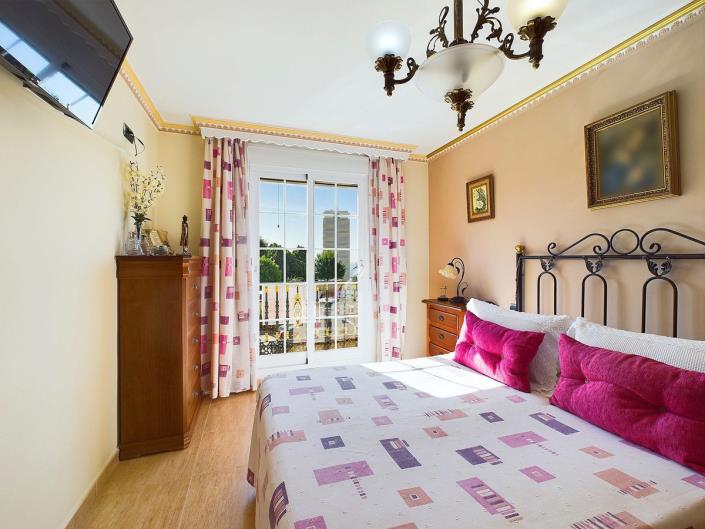 Image No.12-2 Bed Townhouse for sale