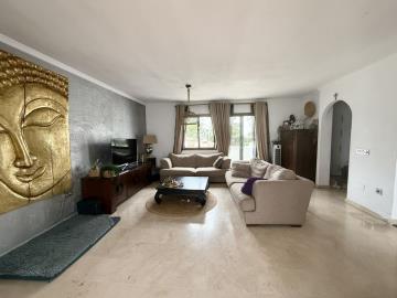 8-e64a9055bba3e77ac8aca3b893cdf826