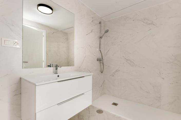 Image No.20-2 Bed Apartment for sale