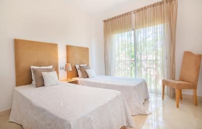 8-e64a9055bba3e77ac8aca3b893cdf826