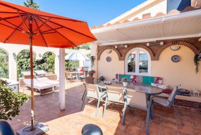 16-ec67b526875bf0124b6ce4328a754439