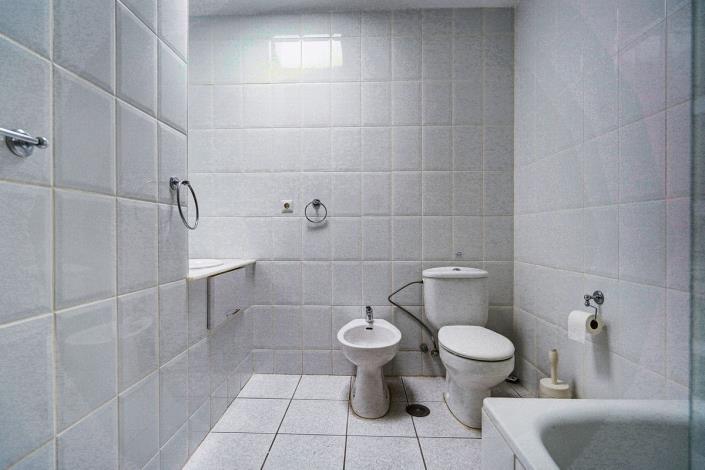 Image No.12-2 Bed Townhouse for sale