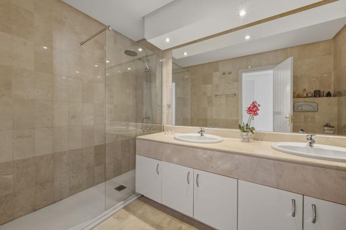 Image No.20-2 Bed Apartment for sale