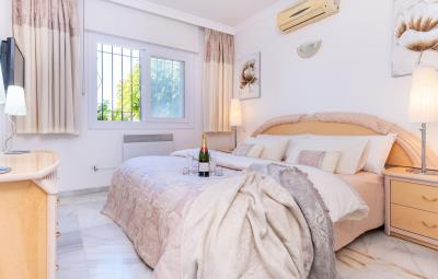 10-bb915d1cb19341576dcdc994b81ab9c5