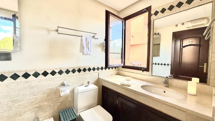 Image No.9-Appartement de 2 chambres à vendre à Elviria