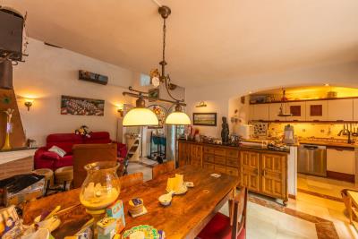 27-f6e8bc237ba13ac4c268badec6354f3d