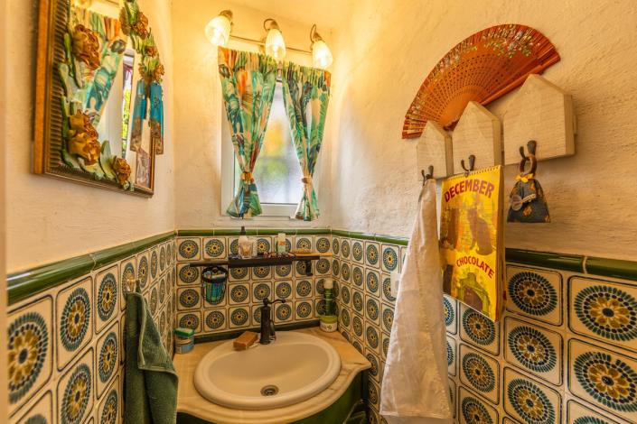 Image No.9-2 Bed Townhouse for sale